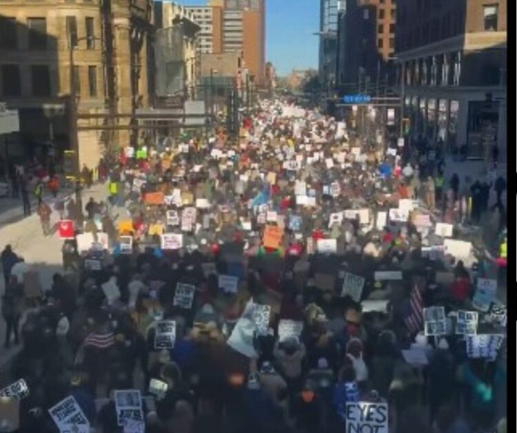 “ NO ICE” : Thousands demonstrate in Minnesota and across US