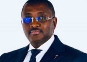 Opens new diamond unit , Angola seeks 20%-30% stake in De Beers