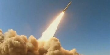 Retaliatory strikes across Middle East , Iran targets Israel and American bases