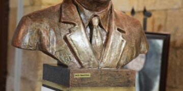 Poetry in Stone: Statue of ‘Poet of Hope’ Fouad Haddad Inaugurated in Islamic Cairo