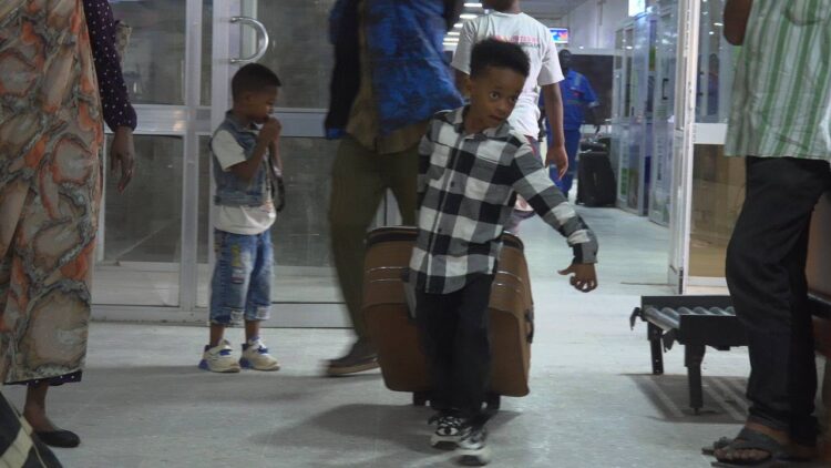 100 Sudanese refugees return from Uganda to Port Sudan under the voluntary return program