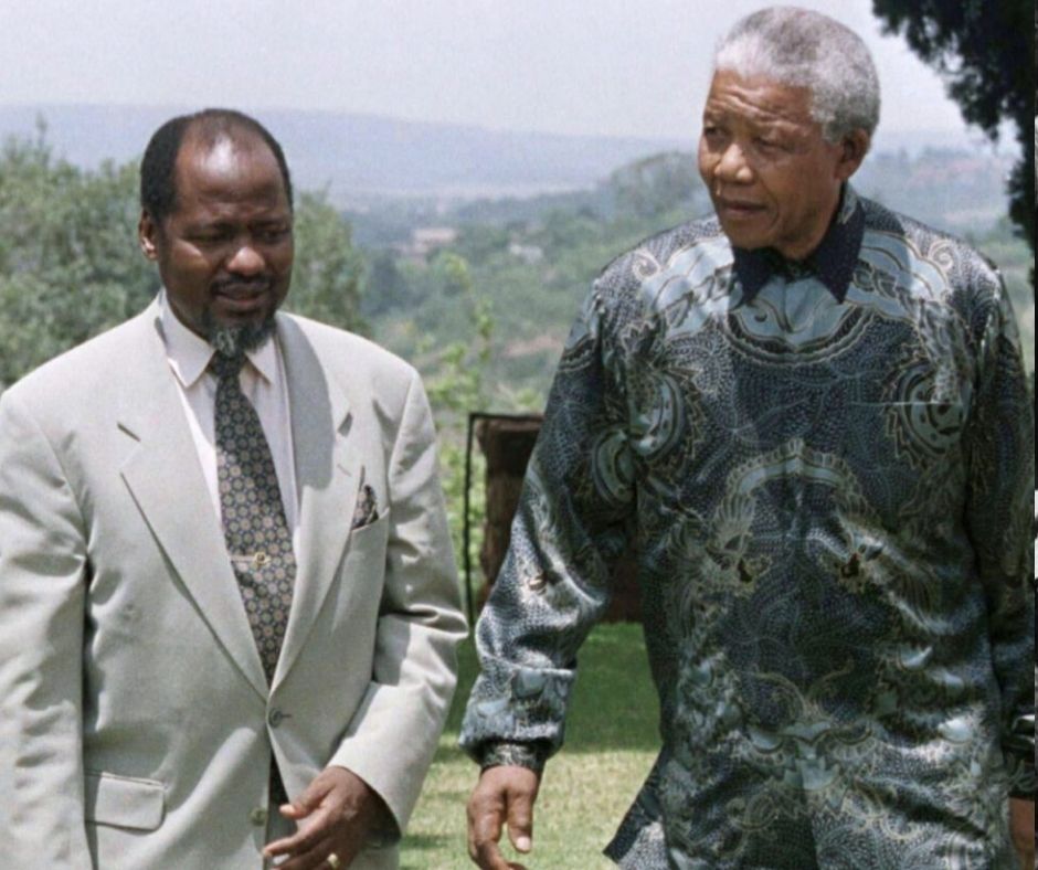 Joaquim Chissano and South African leader Nelson Mandela